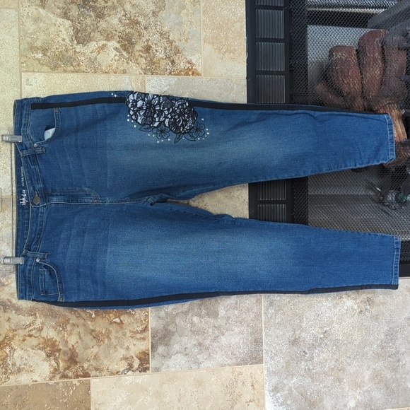 18 Style & Co Ultra Skinny Striped Side Detail With Floral Embellishment - Picture 1 of 15